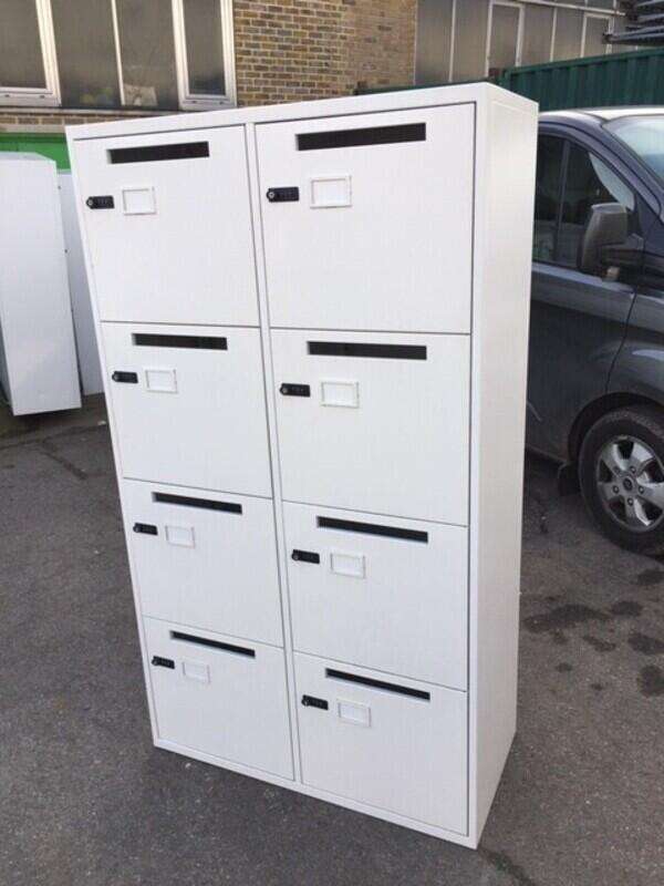 8 Door Lockers - White