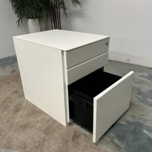 Metal Pedestals - Matt White