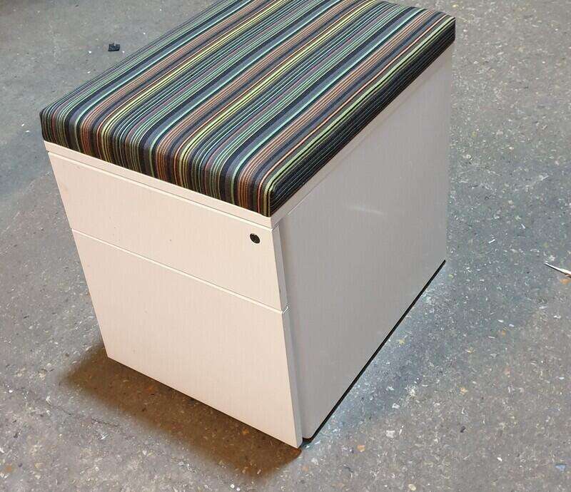 Metal Pedestal With Striped Cushioned Top - White