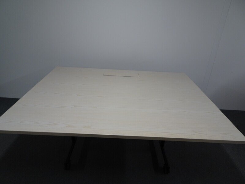 Brunner Flip Top Table